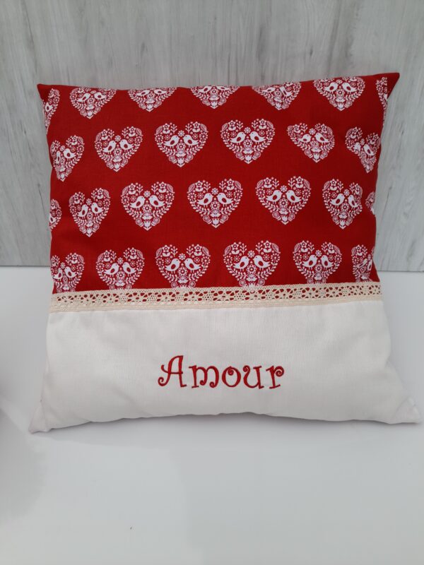 Coussin brodé amour